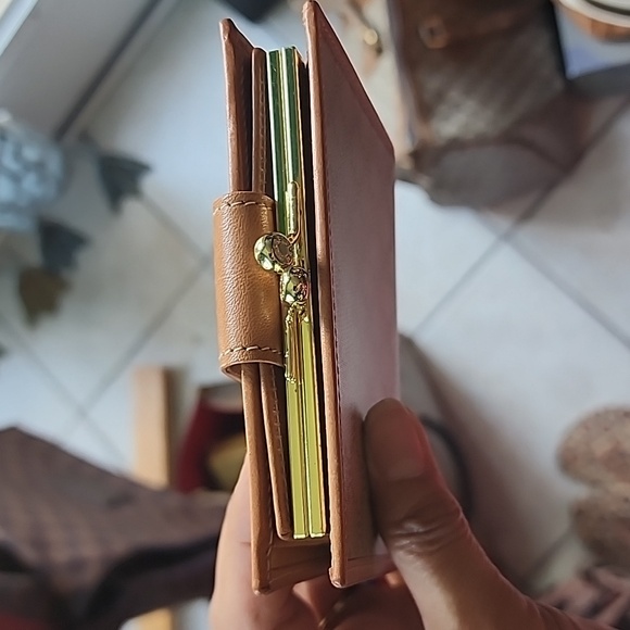 Authentic NWOT CELINE kiss lock Wallet - Picture 5 of 12